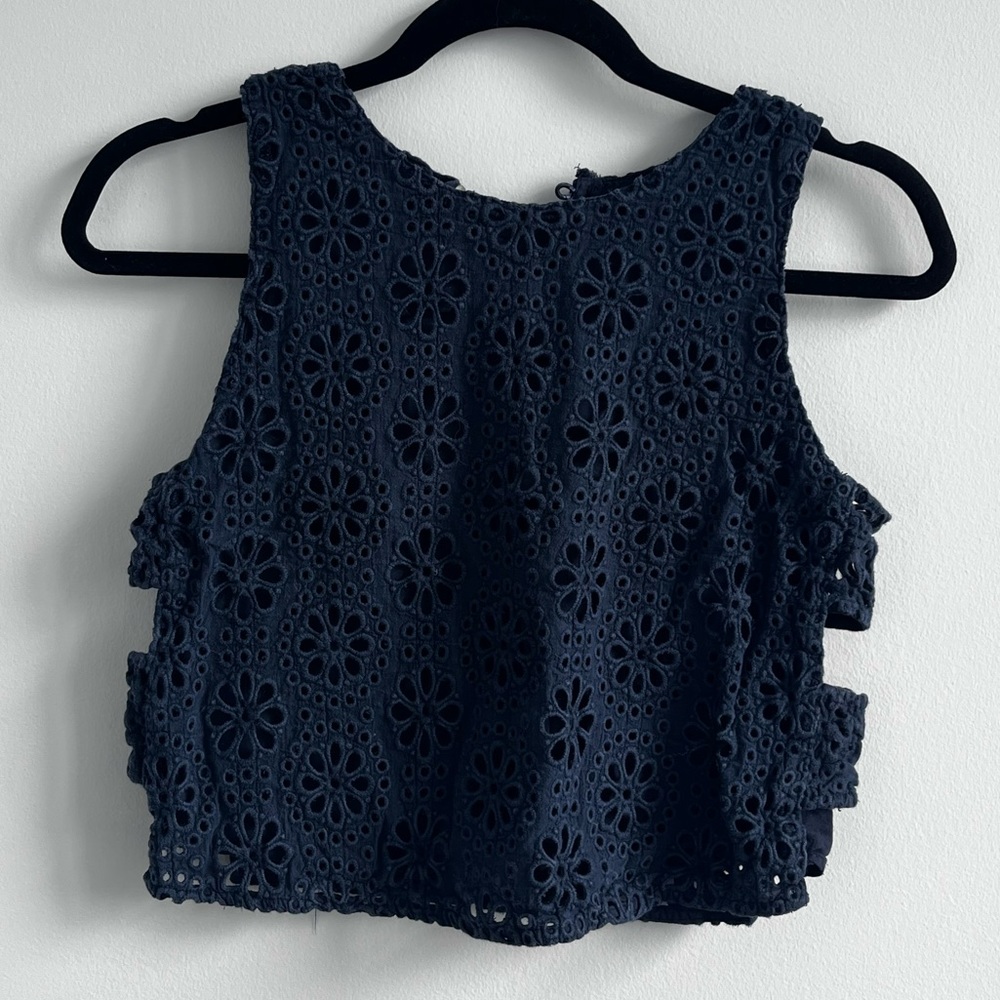 Cutout cropped shirt